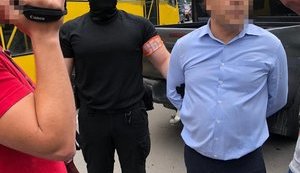 СБУ задержала на взятке высокопоставленного чиновника налоговой милиции. ФОТО