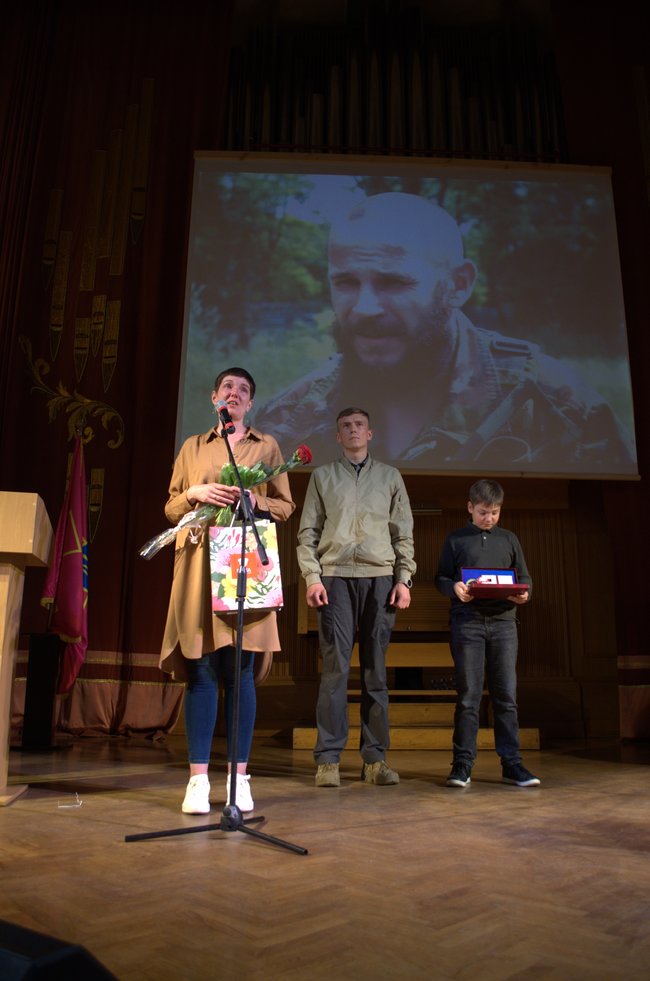Воїни приїхали отримати орден прямо з окопів під ДАП. Народний Герой України: репортаж із Сум 21 Воїни приїхали отримати орден прямо з окопів під ДАП. Народний Герой України: репортаж із Сум 21