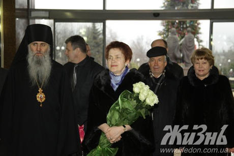 янукович донецк людмила