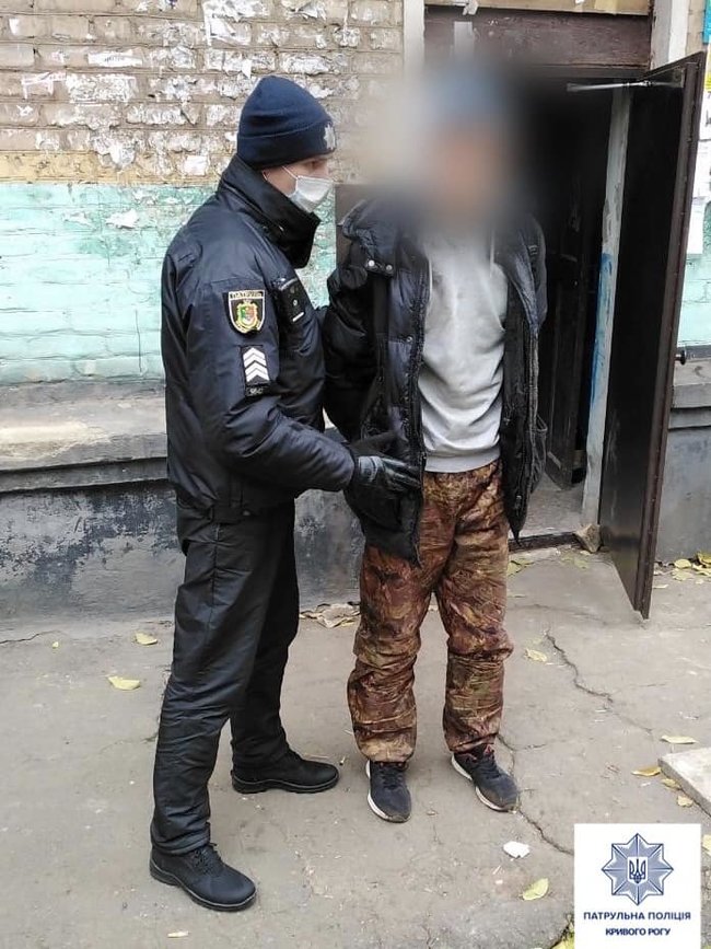 Патрульные задержали агрессивного мужчину с ножом в Кривом Роге, - полиция 01