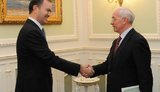 Азаров выложил в facebook фото, подтверждающие его встречу с МВФ. ФОТОрепортаж