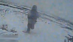 Дрон атакует россиянина