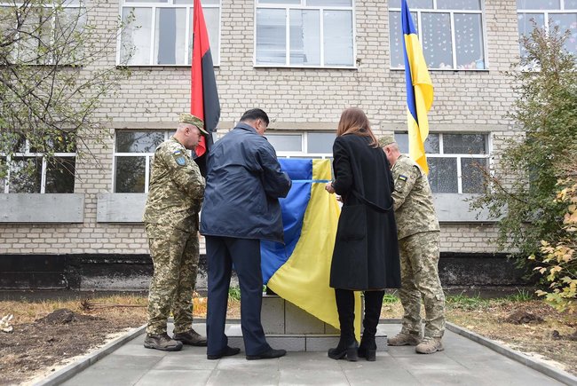 Памятник загиблому Герою України лейтенанту Тарасу Матвіїву відкрили на Луганщині, - пресцентр ОС 04