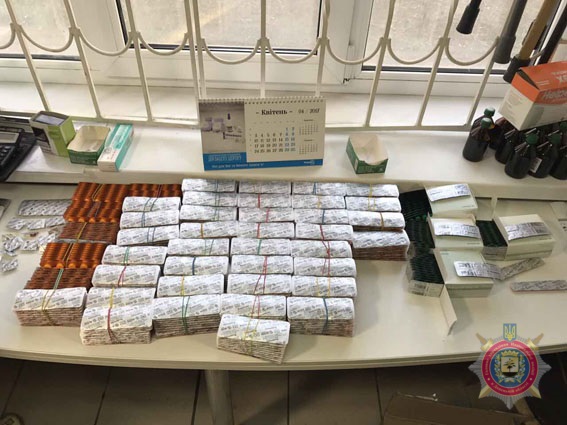 Маріупольські аптекарі продавали нарковмісні препарати всім бажаючим 03 Маріупольські аптекарі продавали нарковмісні препарати всім бажаючим 03