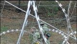 Нелегалы на границе со стороны Беларуси атаковали польских военных. ВИДЕО