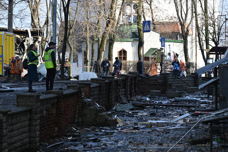 Наслідки обстрілу Шевченківського району Києва