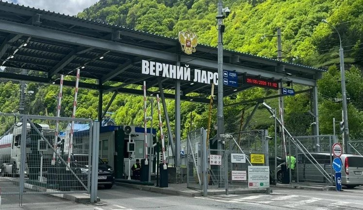 Россияне массово уезжают в Грузию, не желая идти на войну против Украины: на границе рекордные очереди из-за слухов о мобилизации