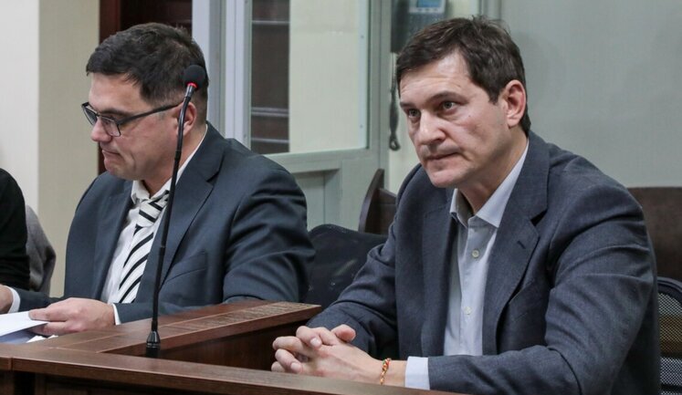 Від Деркача до Одарченка: як українські можновладці тікають від покарання