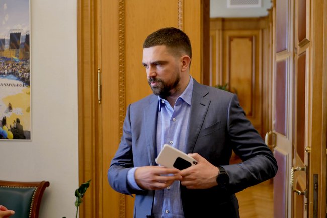 Мамині квартири Клочка, ротації міністра Чернишова: хто і як ділить ринок відкатів з забудов 02