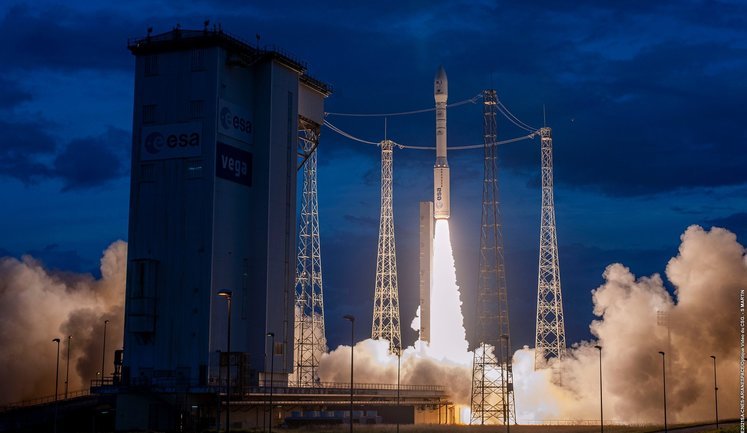 Ракета-носій Vega з українським двигуном вивела на орбіту розвідувальні супутники Міноборони Франції. ВIДЕО