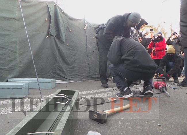 Protest against land sale: affected police officers hospitalized 07