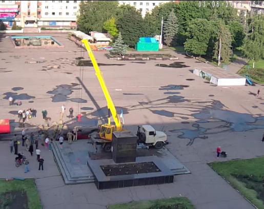 ленин памятник славянск снос декоммунизация