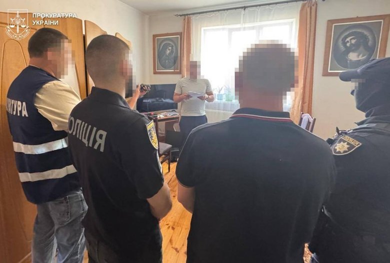 Прийомного батька підозрюють у ґвалтуванні неповнолітньої вихованки