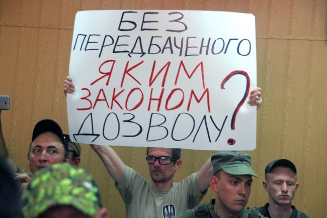 Суд Одессы оставил под арестом бойца Айдара Корниевского, подозреваемого в торговле оружием 02