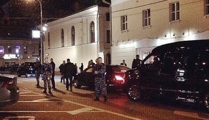 Любовницу Путина Кабаеву в московском кафе охраняло не менее 10 автоматчиков. ФОТО