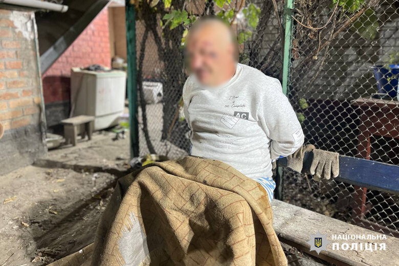 Чоловік на Черкащині стріляв в односельців з рушниці та поранив поліцейського 03