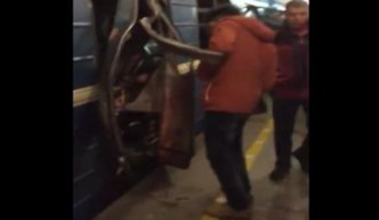 "Are there any kids? Call the ambulance!" video from blast site in St. Petersburg metro. VIDEO