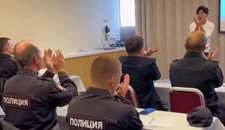 Російські поліцейські вчать китайську мову. ВIДЕО