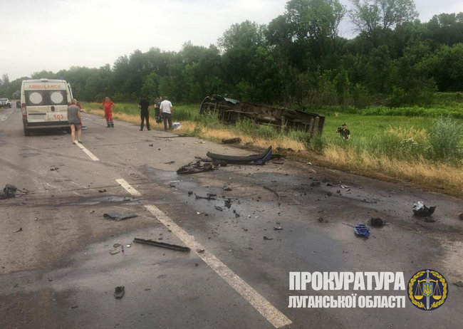 9 осіб постраждали в ДТП з поліцейським у Луганській області 04