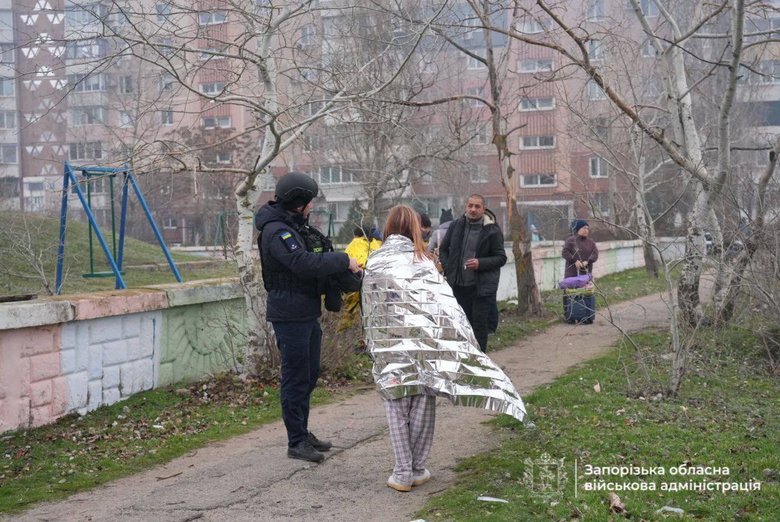 Рашисти вдарили КАБами по Запоріжжю: є влучання у житловий будинок