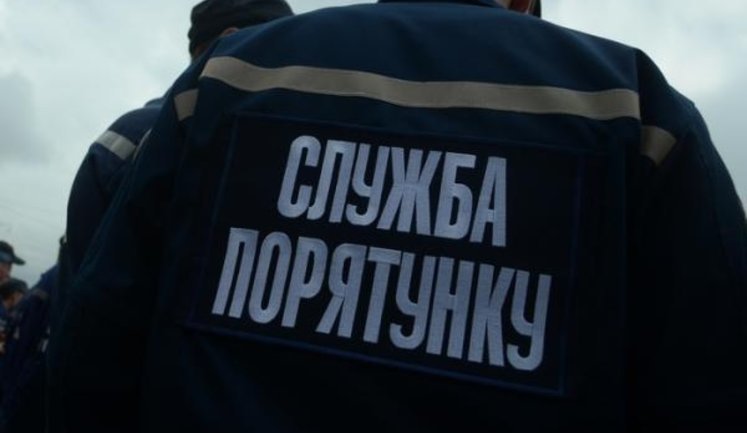 У Калинівці на Київщині ворожий снаряд влучив у нафтобазу. Станом на ранок горять залишки нафтопродуктів, - ДСНС