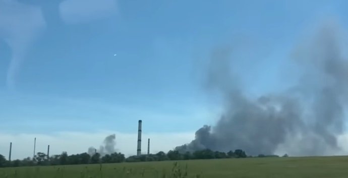 Войска РФ атакуют Лисичанский НПЗ, удерживают его часть. Обстрелы очень плотные, уничтожают дом за домом, - Гайдай 01