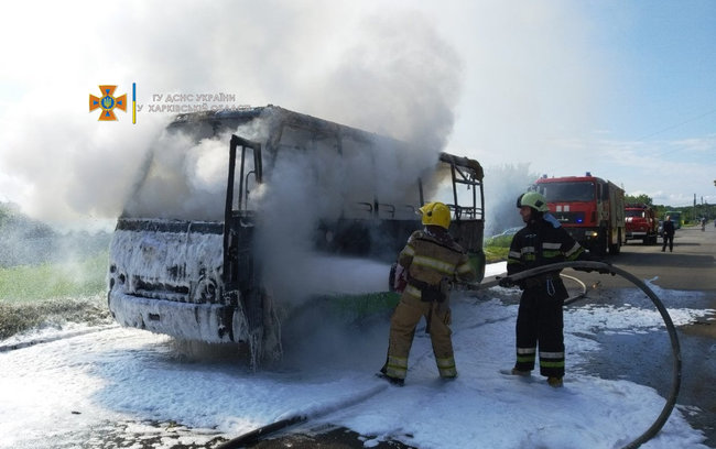 Маршрутка с пассажирами загорелась на ходу в Харькове, - ГСЧС 01