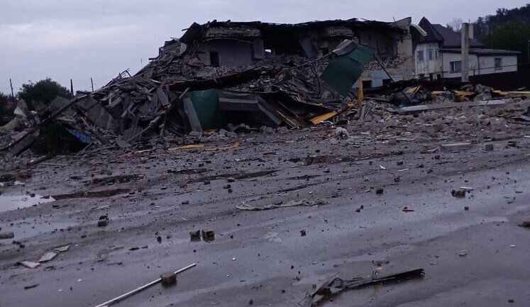 "Бавовна" в Сватовом. Удар по автовокзалу, где проживали рашисты, - Гайдай. ФОТО