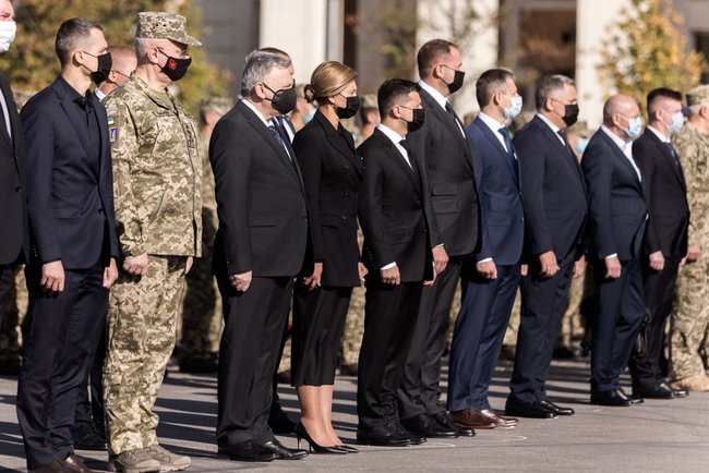 Ukraine leaders pay tribute to An-26 crash victims in Kharkiv 02
