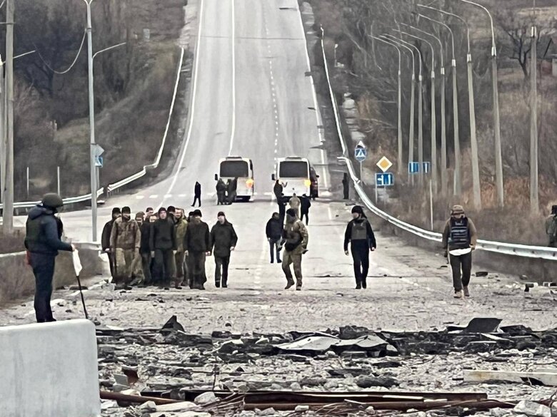 Из российского плена сегодня вернули 50 украинских воинов 01