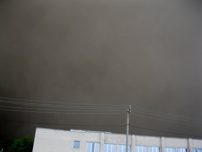 Цілий район у Запорізькій області накрило пиловою бурею 02