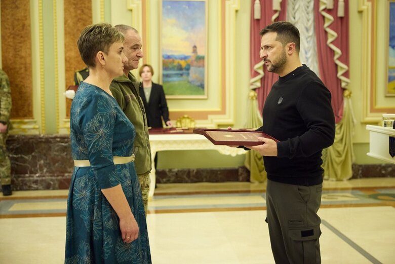 Зеленський вручив військовим та рідним загиблих героїв ордени Золота Зірка й сертифікати на квартири 07