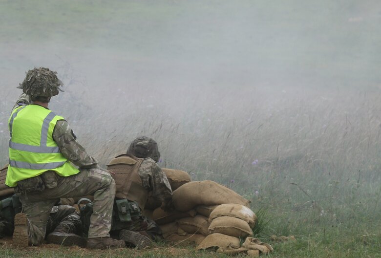 Новобранці ЗСУ під керівництвом інструкторів з Нової Зеландії проходять курс вогневої підготовки у Британії 06