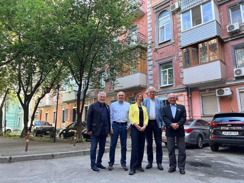 Члены наблюдательного совета YES прибыли в Украину, чтобы обсудить пути увеличения международной поддержки нашей страны 01