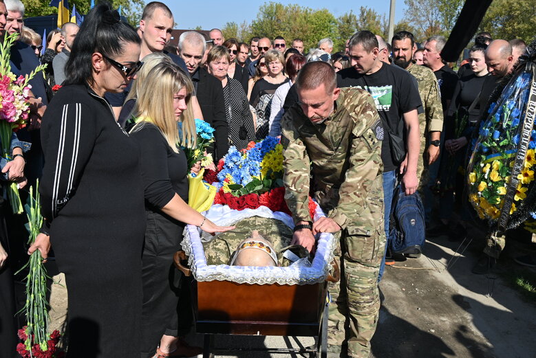 Із загиблим воїном штурмової роти 59-ї бригади Володимиром Іщенком попрощалися у Києві 14