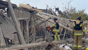 Рашисти атакували приватний сектор у Ясногірці на Донеччині: загинув чоловік, поранено жінку. ФОТОрепортаж