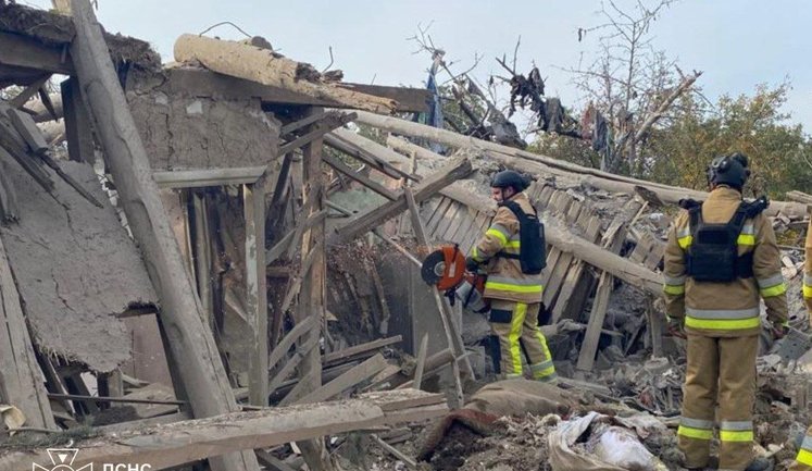 Рашисти атакували приватний сектор у Ясногірці на Донеччині: загинув чоловік, поранено жінку. ФОТОрепортаж