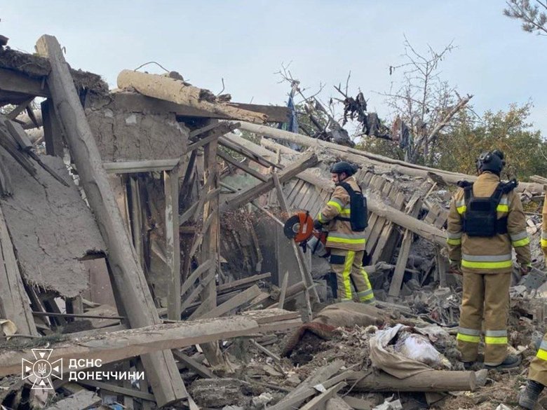 Russian airstrike on Yasnohirka kills man, injures woman