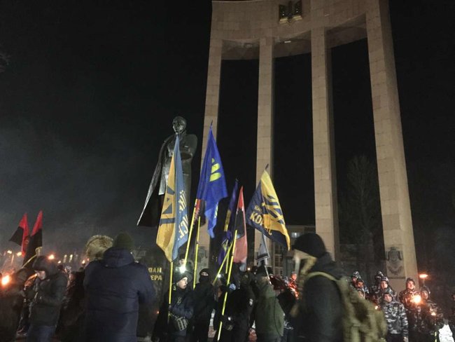 Націоналісти провели у Львові смолоскипну ходу в річницю загибелі Шухевича 06