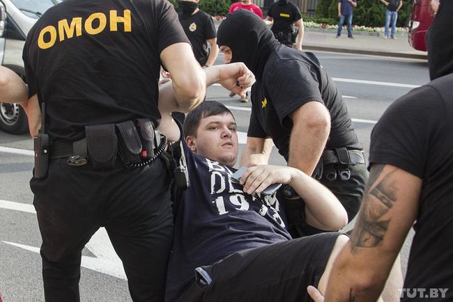 Силовики розігнали акцію противників Лукашенка в Білорусі 09
