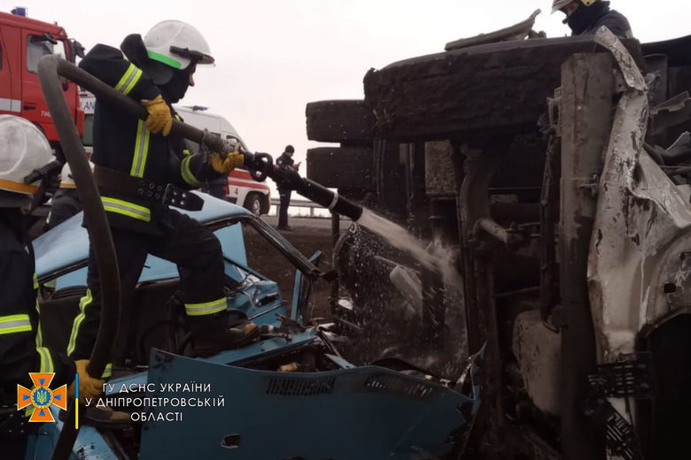 Два человека скончались вследствие ДТП на Днепропетровщине, - ГСЧС 03