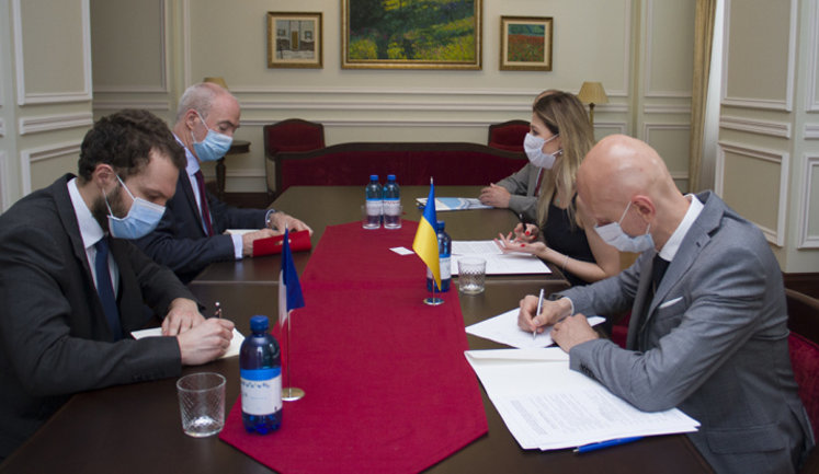 Kyiv awaiting Paris's reaction to visit by France's European Parliament members to Crimea