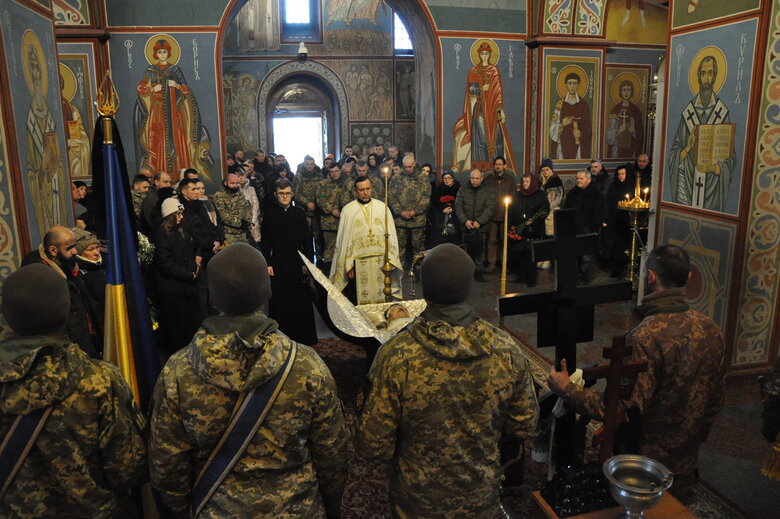 Із загиблим українським воїном Денисом Галушком попрощалися у Києві 05