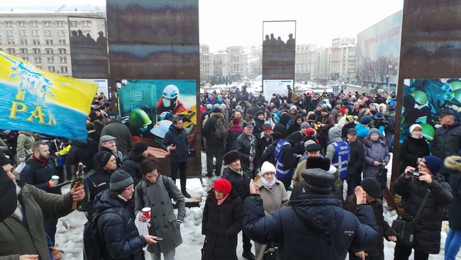 У центрі Києва відбулась акція Кава на Майдані, учасників пригощали тортами та цукерками 06