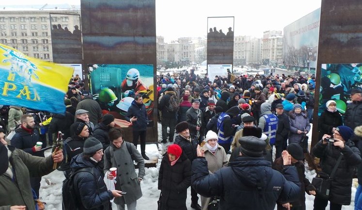 У центрі Києва відбулась акція "Кава на Майдані", учасників пригощали тортами та цукерками. ФОТОрепортаж+ВІДЕО