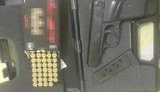 На станції метро "Харківська" у Києві затримано чоловіка з пістолетом, - Нацполіція. ФОТО
