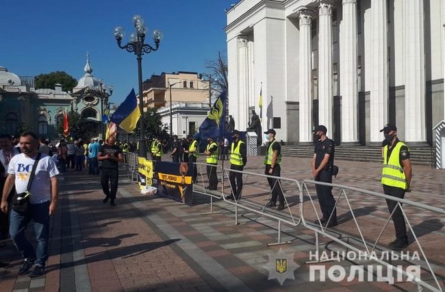 Полиция усилила меры безопасности в центре Киева 01