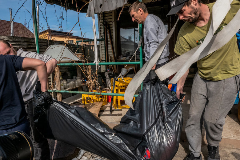 Росіяни вбивали безрозсудно, із відвертим садизмом: New York Times створило карту злочинів РФ у Бучі 11