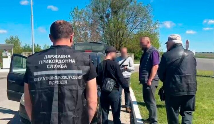 Ввозили авто під виглядом гуманітарної допомоги для ЗСУ: на Волині викрито благодійний фонд, - ДПСУ. ФОТОрепортаж