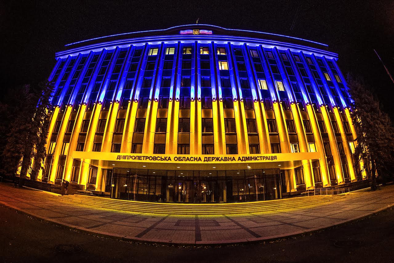 Найбільший світлодіодний Прапор України засяяв на стінах Дніпропетровської  ОДА, - Резніченко | Цензор.НЕТ